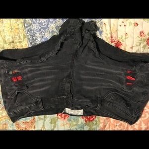 Short distressed denim shorts with rose embroidery